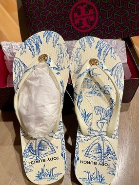 Tory Burch Cream & Blue Printed Flip Flops - size 5 (NWT)